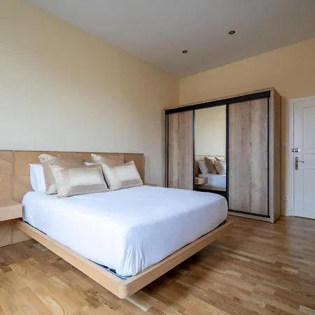 66c3 Historic Chateau Picasso Private For 4 아파트 *