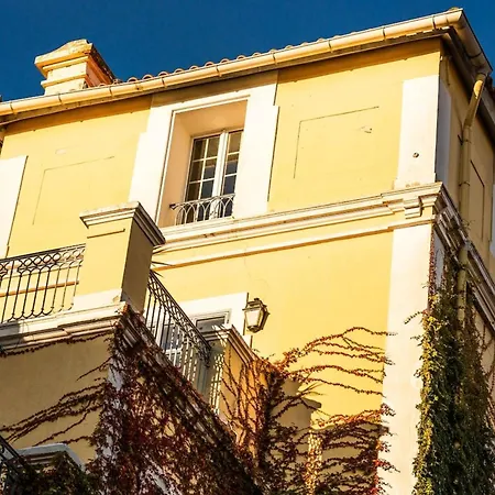 66c3 Historic Chateau Picasso Private For 4 아파트